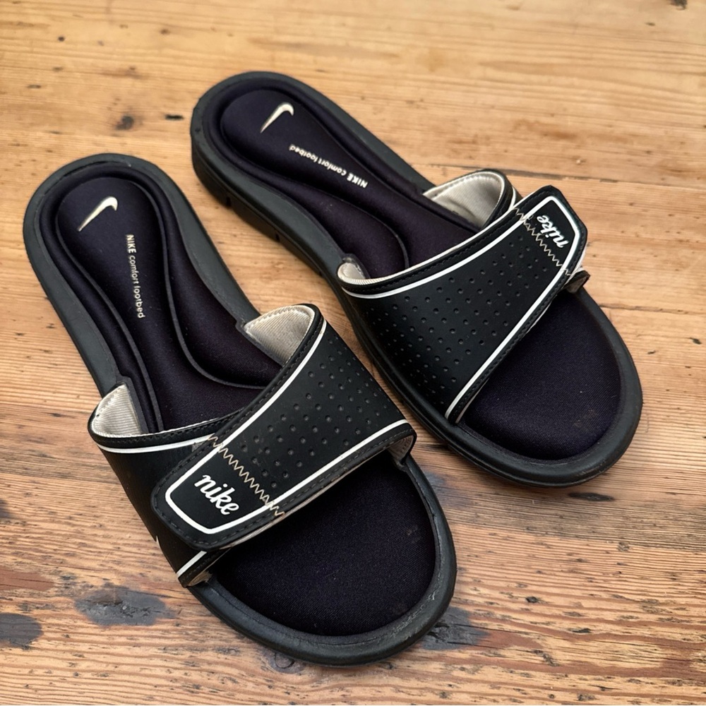 Nike Women’s Slide - Black/white, Comfort Footbed, Size 8